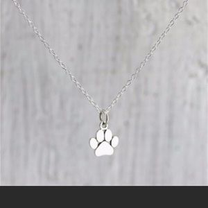 Adorable paw necklace 🐾